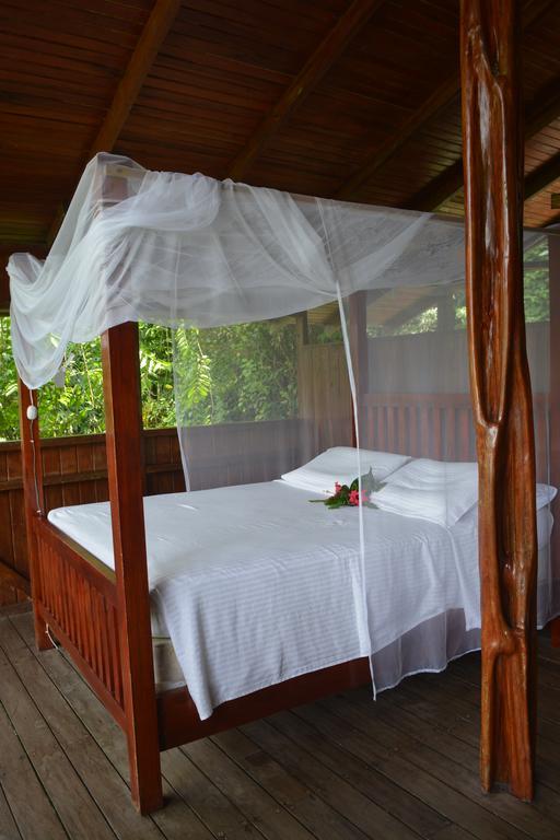 Lookout Inn Beach Rain-Forest Eco Lodge Carate Екстериор снимка